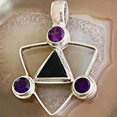 Vintage Sterling Silver - Amethyst & Black Onyx Pendant - Total Weight 14.6 Grams 