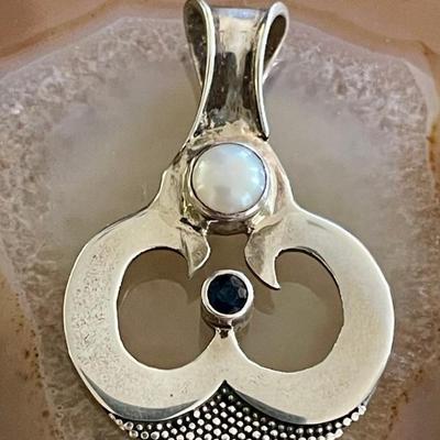 Vintage Sterling Silver Handmade Pearl & Blue Sapphire Faceted Stone Pendant - Total Weight 8.1 Grams