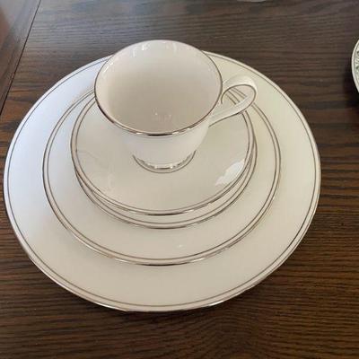 Lenox Federal Platinum 8 5 pc placesettings. NEW