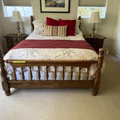 78x20x32 1/4H Comes with mattress and box springs. 