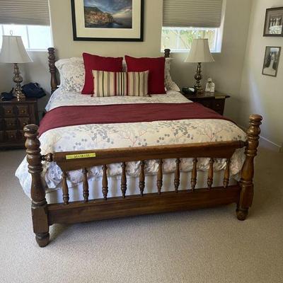 Full Bedroom Set. 65Wx48Hx89D