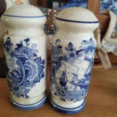 Blue and white salt/pepper