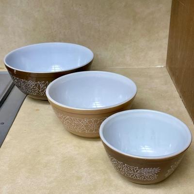 Pyrex nesting bowls