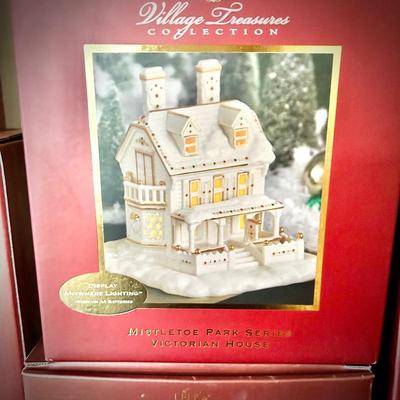 Lenox Holiday Mistletoe Park Series Victorian House