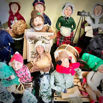 Byers Choice carolers