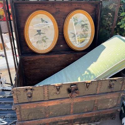 VINTAGE TRUNK
CUSTOM WINDOW PILLOW