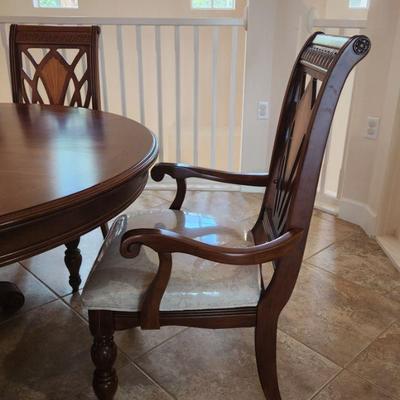 Gorgeous Dining Room Set By Standard Furniture Grand Designs Collection - rarely used, sold separately or as a set INCLUDING 6 Matching...