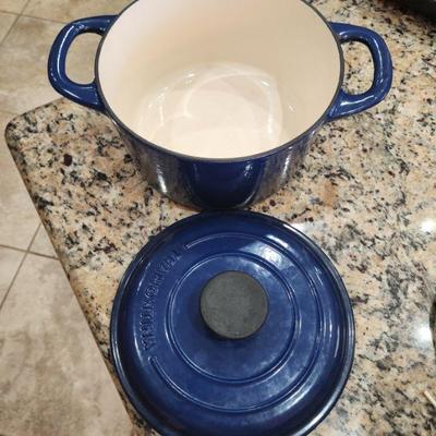 ﻿Tramontina Enameled Cast Iron Dutch Oven 5.5 Qt. Dark Blue Color - very good condition﻿ ($25)
