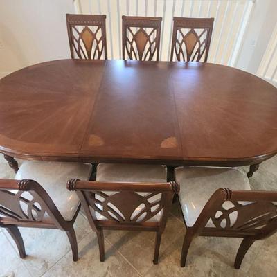 Gorgeous Dining Room Set By Standard Furniture Grand Designs Collection - rarely used, sold separately or as a set INCLUDING
Matching...