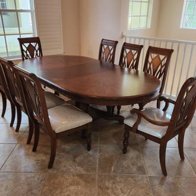 Gorgeous Dining Room Set By Standard Furniture Grand Designs Collection - rarely used, sold separately or as a set INCLUDING
Matching...
