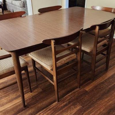 Mid Century Modern Table and Chairs