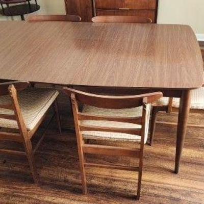 Mid Century Modern Table and Chairs
