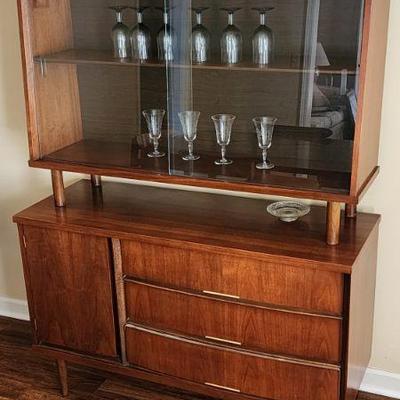 Mid Century Modern Hutch/China Cabinet