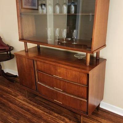 Mid Century Modern Hutch/China Cabinet