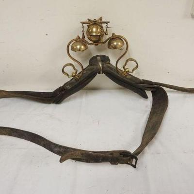 1113	ANTIQUE BRASS HORSE PARADE BELLS W/COLLAR
