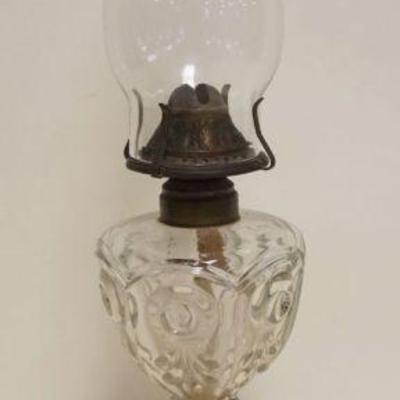 1081	ANTIQUE KEROSENE LAMP ON MARBLE BASE, APPROXIMATELY 18 IN HIGH
