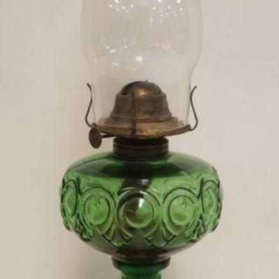 1082	ANTIQUE GREEN GLASS KEROSENE LAMP, APPROXIMATELY 19 IN HIGH
