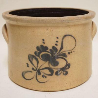 1117	BLUE DECORATED CROCK, 2 GALLON, APPROXIMATELY 10 1/2 IN X 7 1/2 IN
