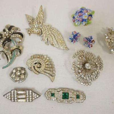 1277	GROUP OF RHINSTONE PINS AND JOHN ANTION ENGLAN PIN AND EARRING SET
