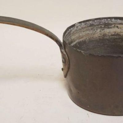 1050	ANTIQUE COPPER POT WITH DOVETAILED BOTTOM, APPROXIMATELY 15 IN OVERALL X 7 IN H
