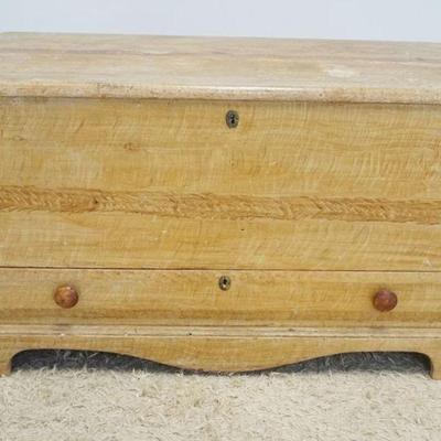 1171	ANTIQUE GRAIN PAINTED DOVETAILED BLANKET CHEST WITH GLOVE BOX AND 1 DRAWER AT BASE, APPROXIMATELY 45 IN X 20 IN X 26 IN H

