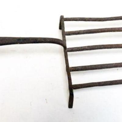 1042	ANTIQUE WROUGHT IRON HEARTH GRIDIRON, APPROXIMATELY 21 IN X 9 IN X 5 IN H
