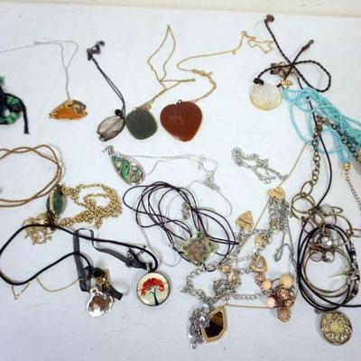 1259	VINTAGE NECKLACES, APPROXIMATELY 20+
