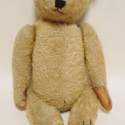 1068	ANTIQUE TEDDY BEAR W/JOINTED ARMS, LEGS & HEAD, APPROXIMATELY 22 IN HIGH
