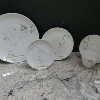 Vintage 1956-1964 Rosenthal Continental China Germany "Quince - Rhythm Shape" 5-Piece Place Setting