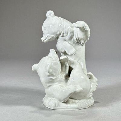 MEISSEN PORCELAIN BEARS FIGURAL GROUP | Signed "weils" on the base. - l. 6 x w. 5 x h. 7.5 in

