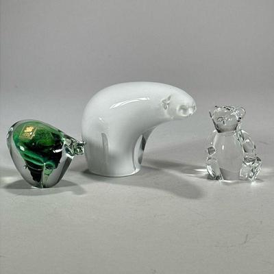 (3pc) Stebuen, Wedgwood, & Kerry Glass | Including a small Stebuen crystal glass teddy bear, a Wedgwood clear and white glass polar...