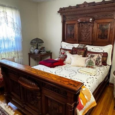 Beautiful antique full size bed 