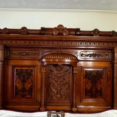 Beautiful antique full size bed 