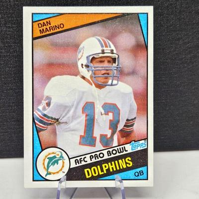 Lot #160 - 1984 Topps #123 Dan Marino ROOKIE Miami Dolphins Hall of Fame