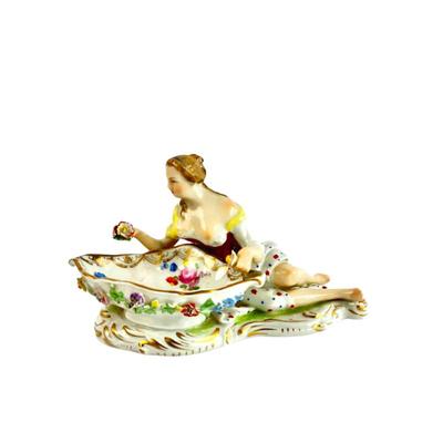 LOT 721 19th Century Dresden Porcelain Sweetmeat Dish.  Click here to bid-...