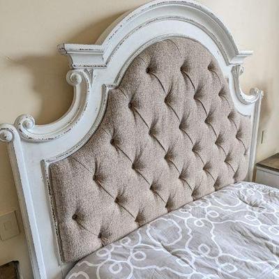 Magnolia Manor Queen panel bed