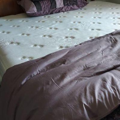 Like new Lady Americans mattress and box