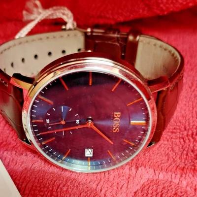 https://www.agesagoestatesales.com/product/eri7170-hugo-boss-grand-corporal-blue-dial-mens-watch-10-band-water-resistant/1069
