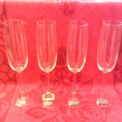 https://www.agesagoestatesales.com/product/eri7120-vintage-marquis-by-waterford-4-champagne-flutes-5-7-oz-austrailia-2001/1058
