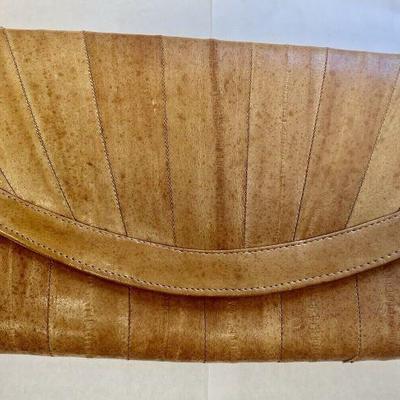https://www.agesagoestatesales.com/product/sunco-purse-brown-eel-br2006a/1073
