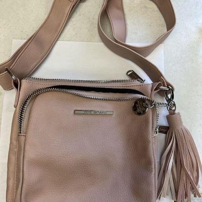 https://www.agesagoestatesales.com/product/steve-madden-pink-purse-br2005a/1072
Steve Madden Pink Purse BR2005A

