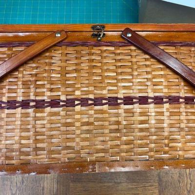 https://www.agesagoestatesales.com/product/handmade-picnic-basket-with-leather-strap-b2002/1063
