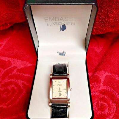 https://www.agesagoestatesales.com/product/eri7171-embassy-by-gruen-mens-watch-9-5-leather-band-stainless-steel/1074
ERI7171 EMBASSY BY...