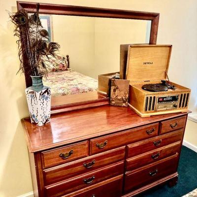 Americana Style Vanity Dresser with mirror