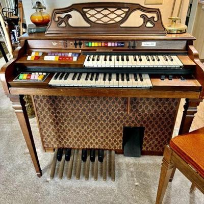 Kimball Swinger 400 Organ