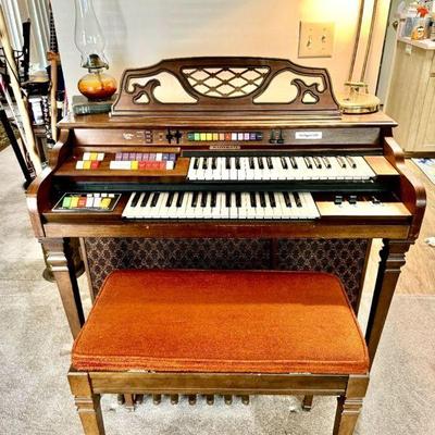 Kimball Swinger 400 Organ