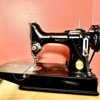 Antique Singer Featherweight Sewing Machine, Dates Sept, 1938 full case, peddle and bottom
