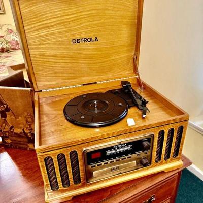 Detrola Turntable with CD player