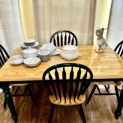 Kitchen table with 4 chairs Green and wood