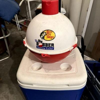 Bass Pro Shops The Big Bobber Floating cooler